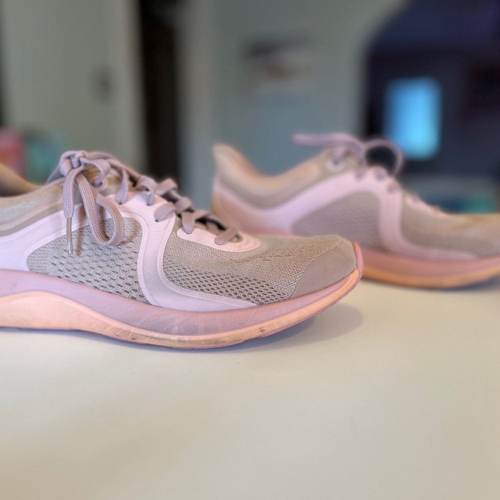 lululemon Women's Chargefeel Low Sneakers Color Mink Size: 8.5 - Picture 8 of 15